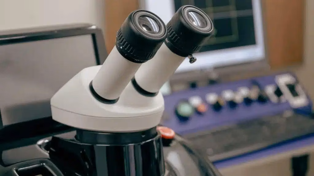 Binocular inspection microscope at a quality-control workstation